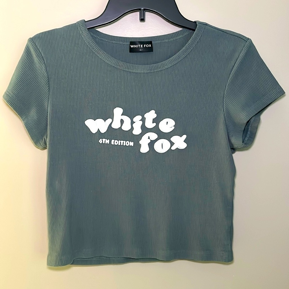White Fox Ribbed Baby Tee Size Medium - Picture 2 of 6